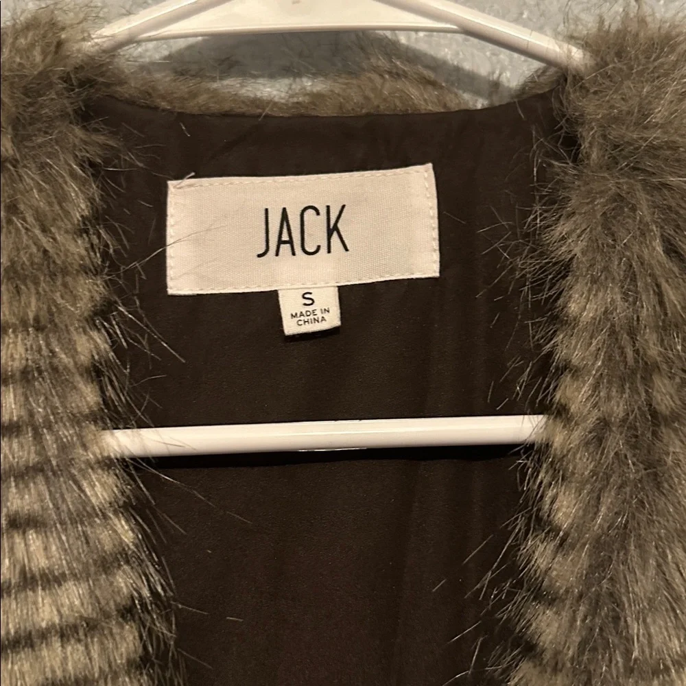 JACK by BB Dakota Faux Fur Vest - Picture 4 of 6